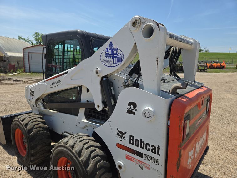 image for item EN8930 2012 Bobcat S750 skid steer loader