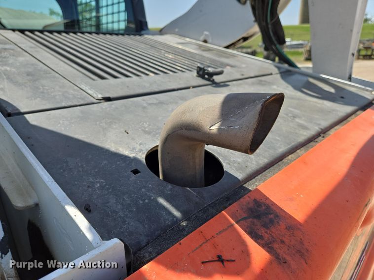 image for item EN8930 2012 Bobcat S750 skid steer loader