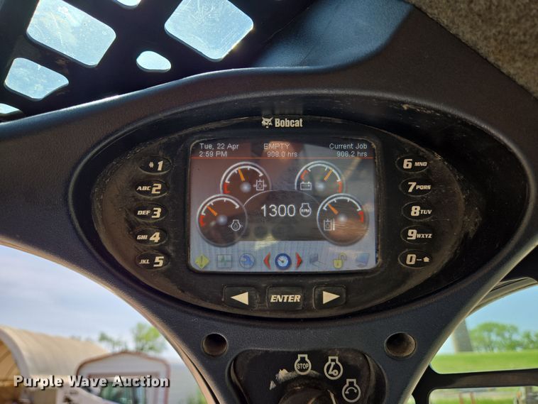 image for item EN8930 2012 Bobcat S750 skid steer loader