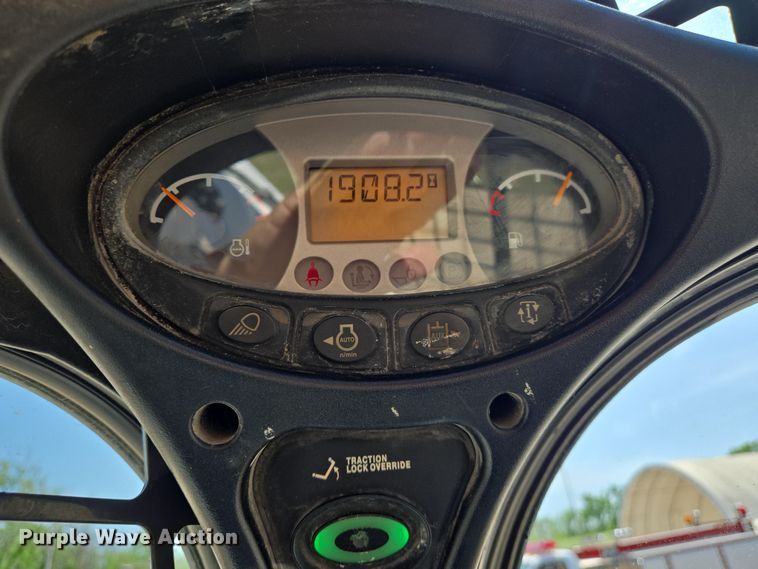 image for item EN8930 2012 Bobcat S750 skid steer loader