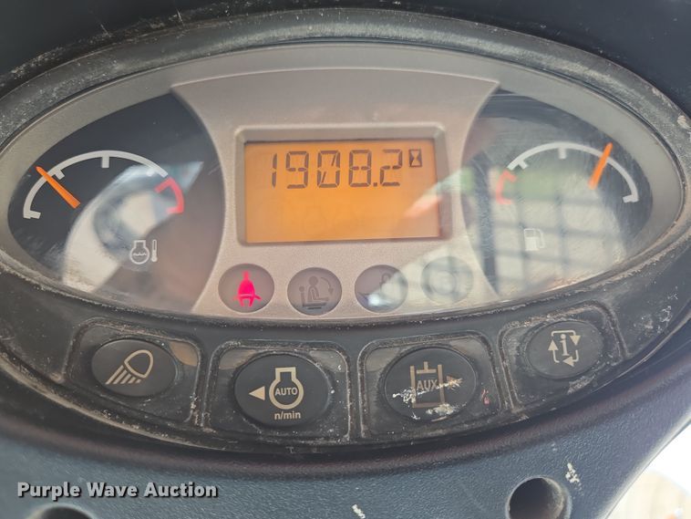 image for item EN8930 2012 Bobcat S750 skid steer loader