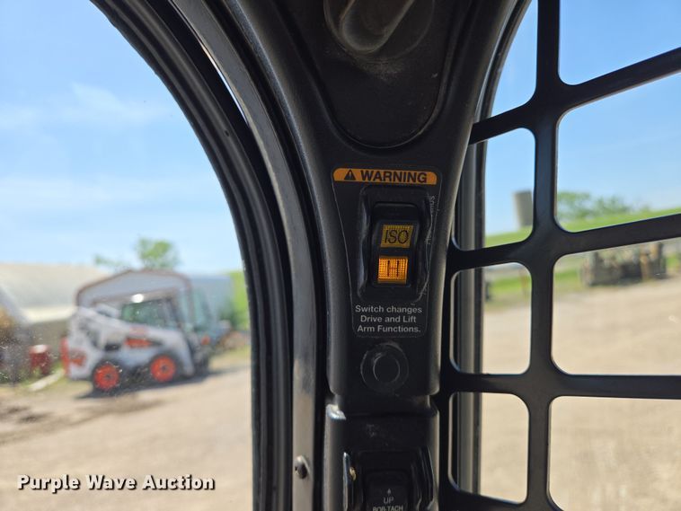 image for item EN8930 2012 Bobcat S750 skid steer loader