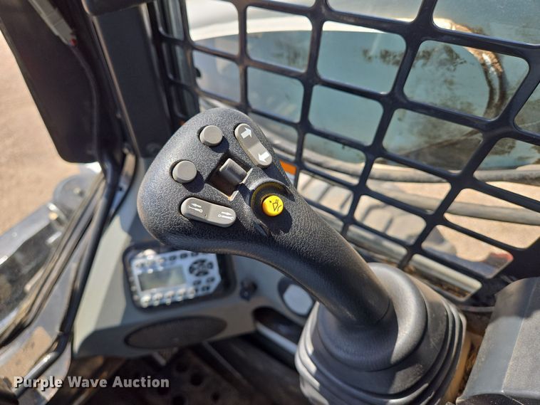 image for item EN8930 2012 Bobcat S750 skid steer loader