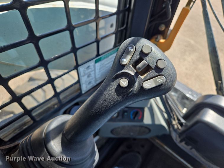 image for item EN8930 2012 Bobcat S750 skid steer loader