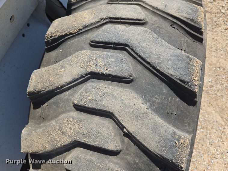 image for item EN8930 2012 Bobcat S750 skid steer loader