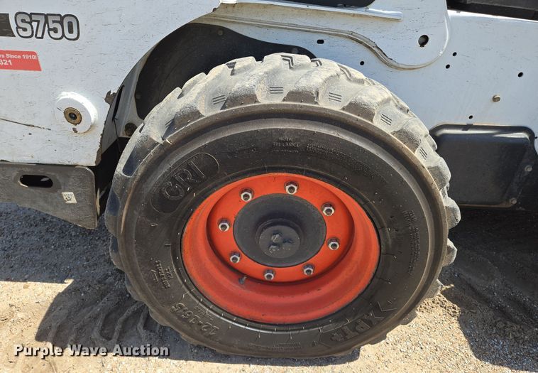 image for item EN8930 2012 Bobcat S750 skid steer loader