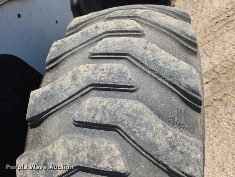 image for item EN8930 2012 Bobcat S750 skid steer loader