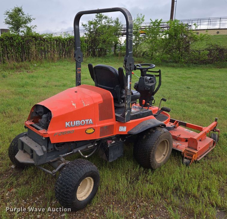 image for item EN8957 2015 Kubota F2690 lawn mower