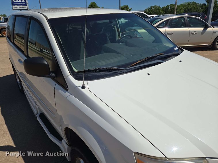 image for item EO0521 2010 Dodge Grand Caravan SE handicap accessible van