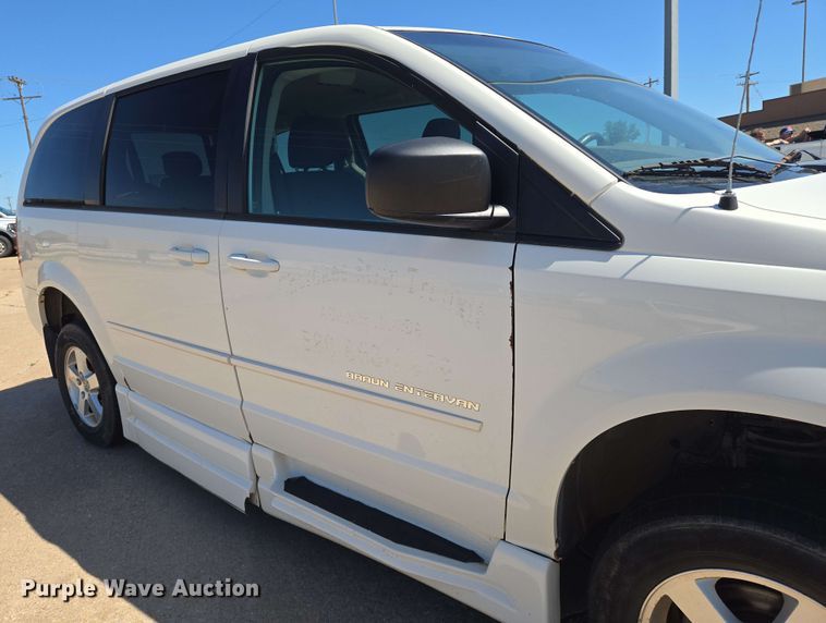 image for item EO0521 2010 Dodge Grand Caravan SE handicap accessible van