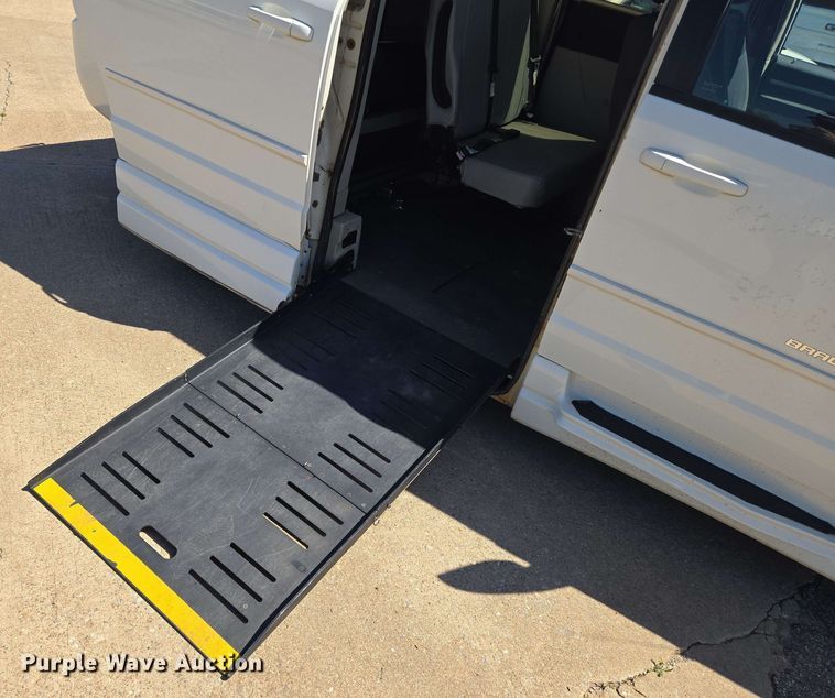 image for item EO0521 2010 Dodge Grand Caravan SE handicap accessible van