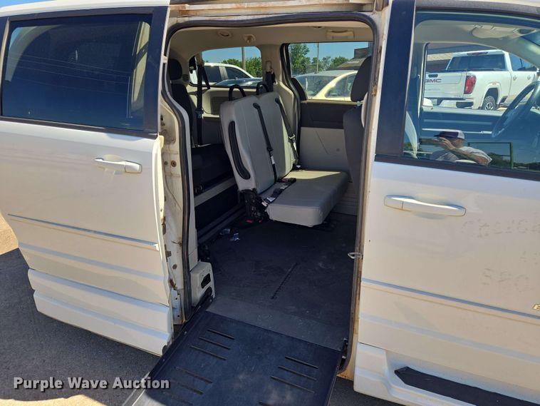 image for item EO0521 2010 Dodge Grand Caravan SE handicap accessible van