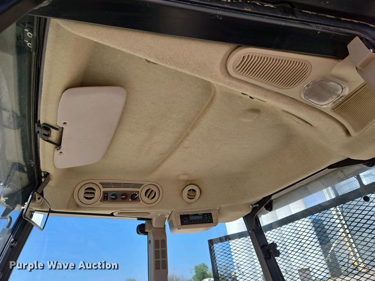 image for item EO0770 2013 John Deere 6105D MFWD tractor