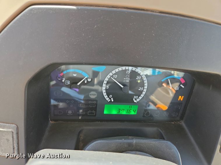 image for item EO0770 2013 John Deere 6105D MFWD tractor