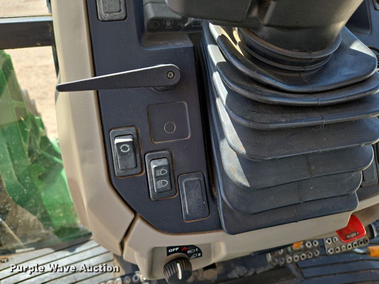 image for item EO0770 2013 John Deere 6105D MFWD tractor