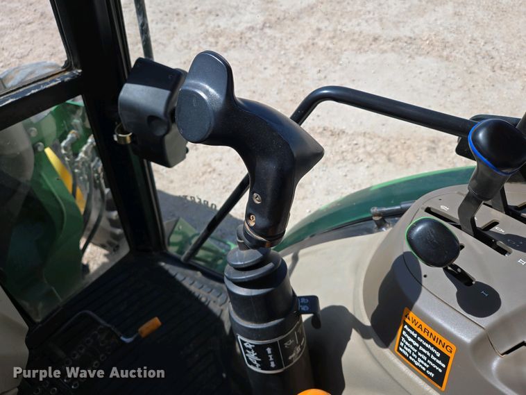 image for item EO0770 2013 John Deere 6105D MFWD tractor