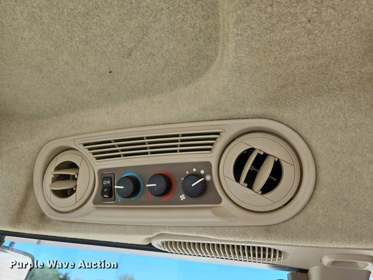 image for item EO0770 2013 John Deere 6105D MFWD tractor