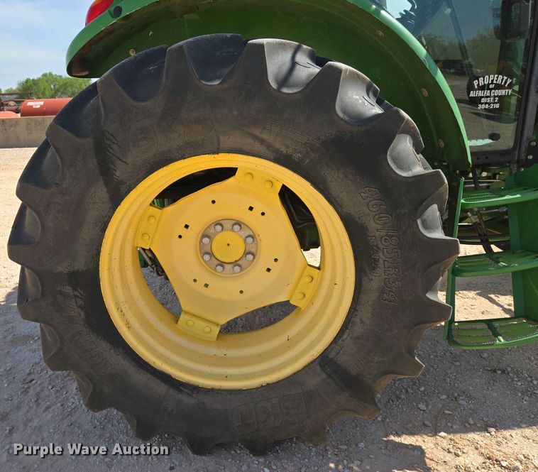 image for item EO0770 2013 John Deere 6105D MFWD tractor