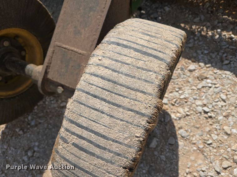 image for item EO0772 John Deere CX15 batwing rotary mower