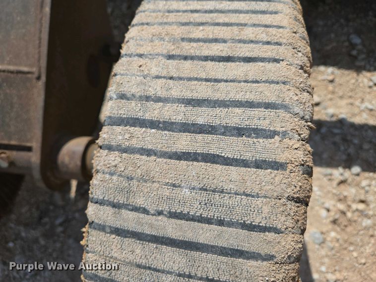 image for item EO0772 John Deere CX15 batwing rotary mower