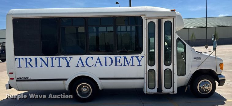 image for item EQ1378 2003 Ford E350 Super Duty shuttle bus