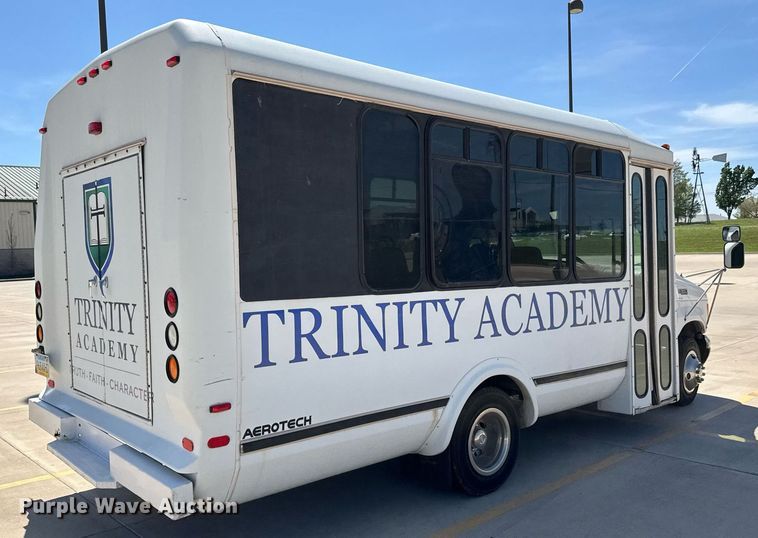 image for item EQ1378 2003 Ford E350 Super Duty shuttle bus