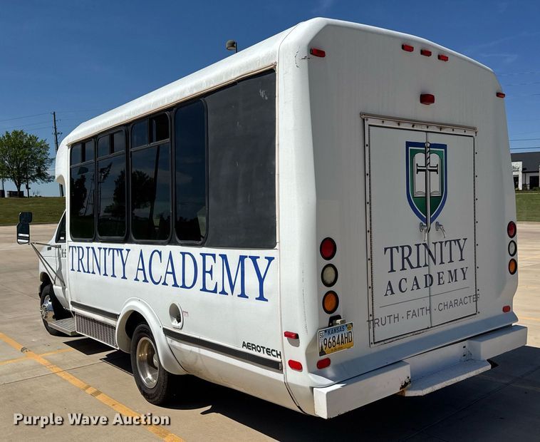 image for item EQ1378 2003 Ford E350 Super Duty shuttle bus