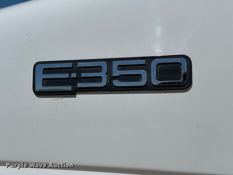 image for item EQ1378 2003 Ford E350 Super Duty shuttle bus