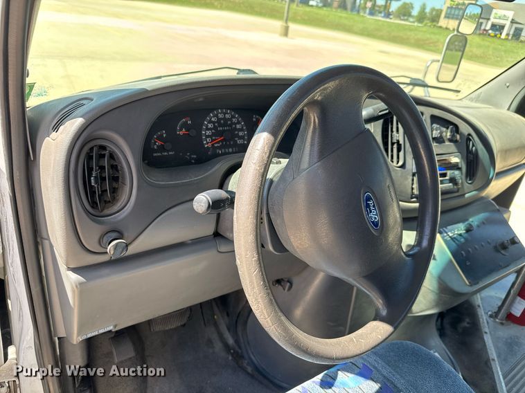 image for item EQ1378 2003 Ford E350 Super Duty shuttle bus