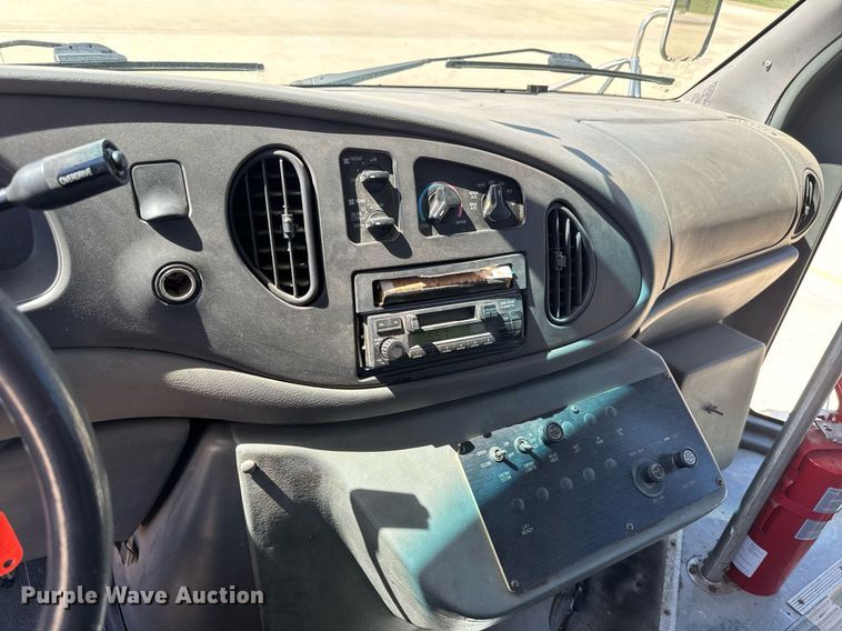 image for item EQ1378 2003 Ford E350 Super Duty shuttle bus