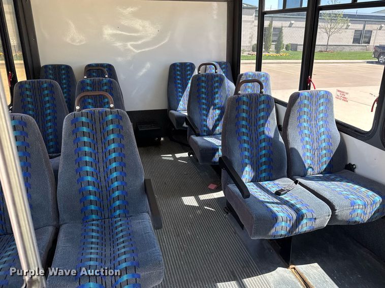 image for item EQ1378 2003 Ford E350 Super Duty shuttle bus