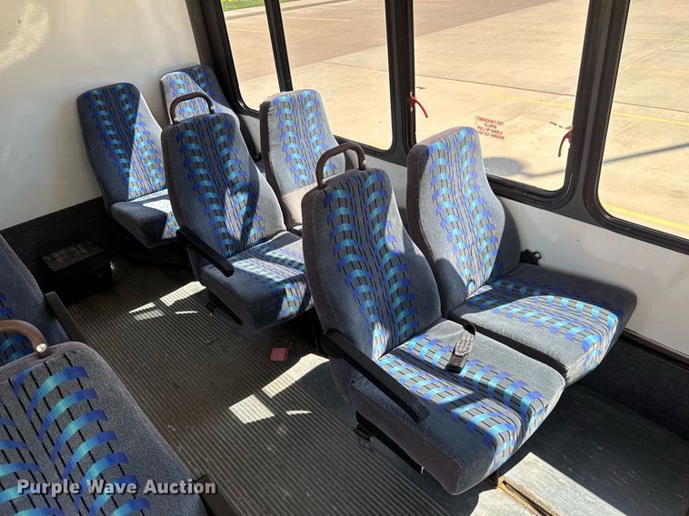 image for item EQ1378 2003 Ford E350 Super Duty shuttle bus