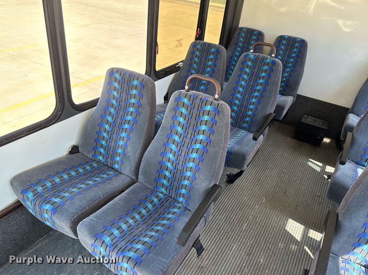 image for item EQ1378 2003 Ford E350 Super Duty shuttle bus