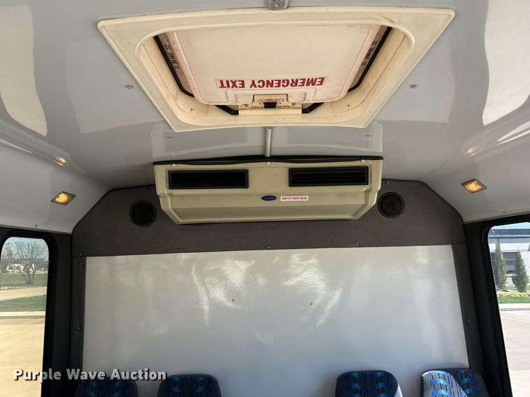 image for item EQ1378 2003 Ford E350 Super Duty shuttle bus