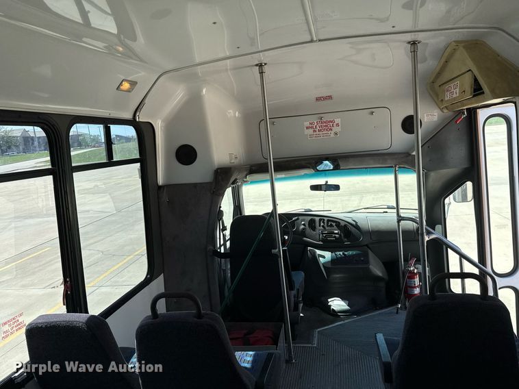 image for item EQ1378 2003 Ford E350 Super Duty shuttle bus