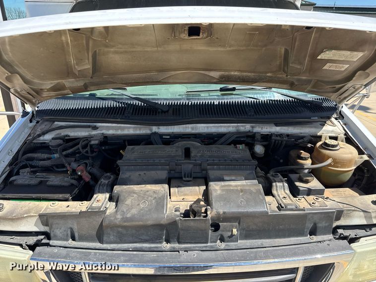 image for item EQ1378 2003 Ford E350 Super Duty shuttle bus