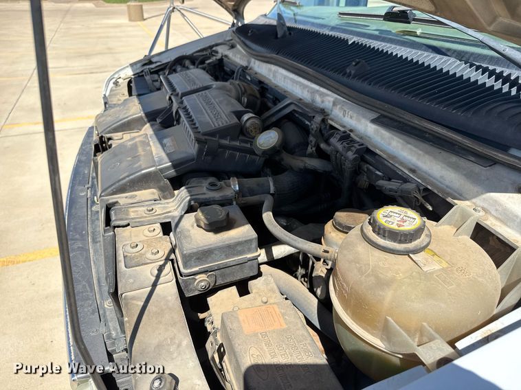 image for item EQ1378 2003 Ford E350 Super Duty shuttle bus