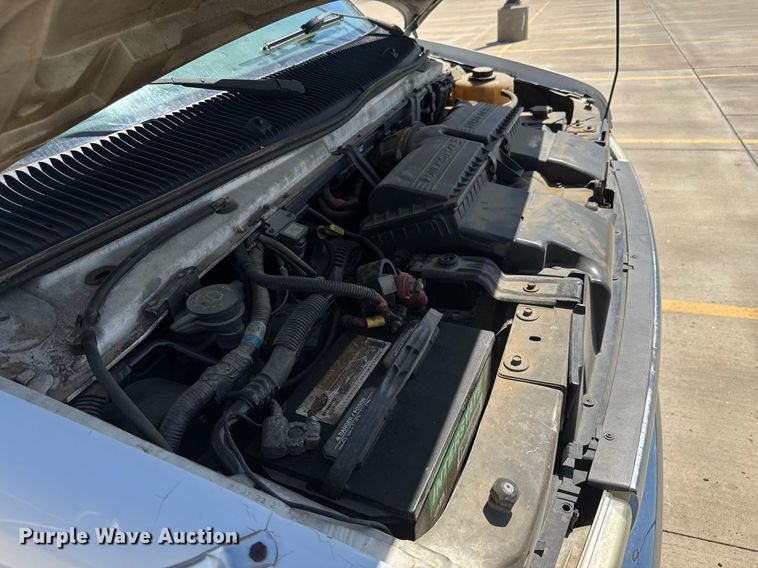 image for item EQ1378 2003 Ford E350 Super Duty shuttle bus