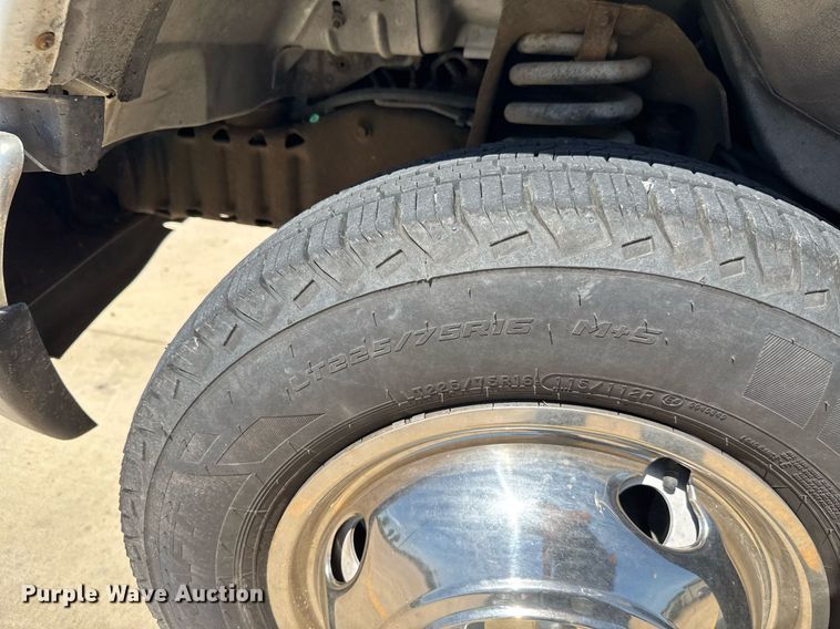 image for item EQ1378 2003 Ford E350 Super Duty shuttle bus