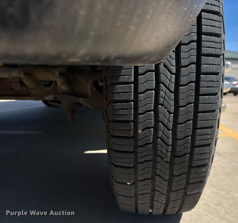 image for item EQ1378 2003 Ford E350 Super Duty shuttle bus