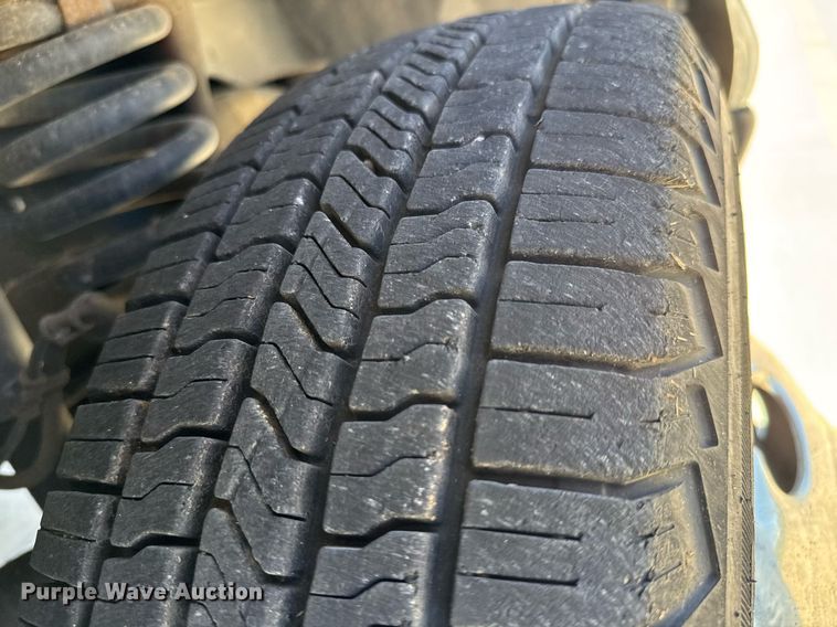 image for item EQ1378 2003 Ford E350 Super Duty shuttle bus