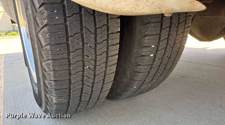 image for item EQ1378 2003 Ford E350 Super Duty shuttle bus