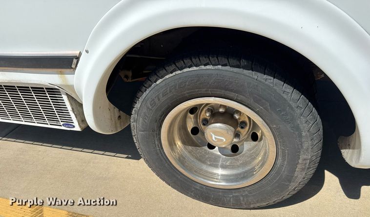 image for item EQ1378 2003 Ford E350 Super Duty shuttle bus