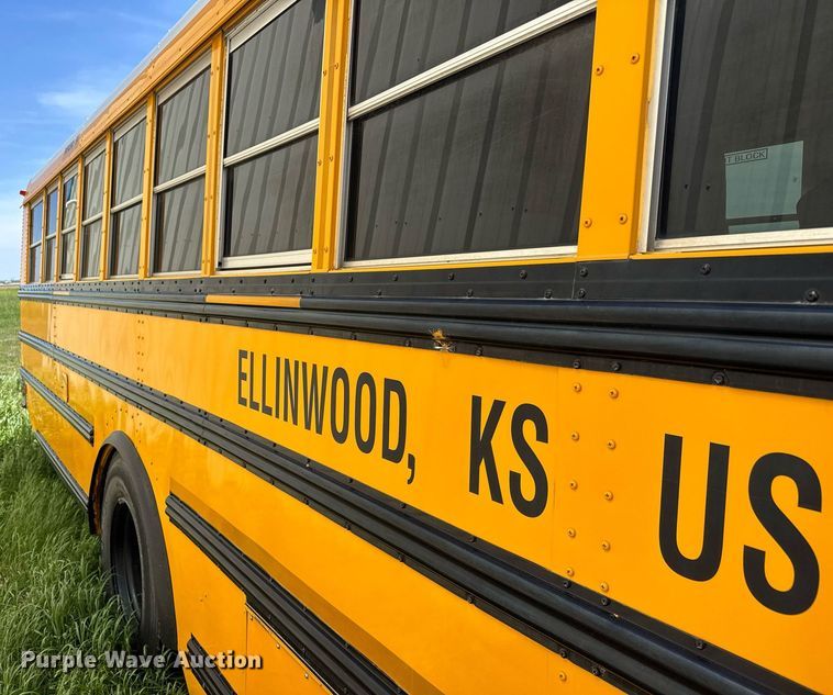 image for item EQ1403 2005 Thomas Built Saf-T-Liner MVP EF school bus