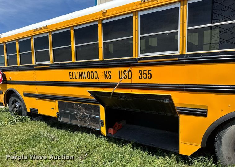 image for item EQ1403 2005 Thomas Built Saf-T-Liner MVP EF school bus