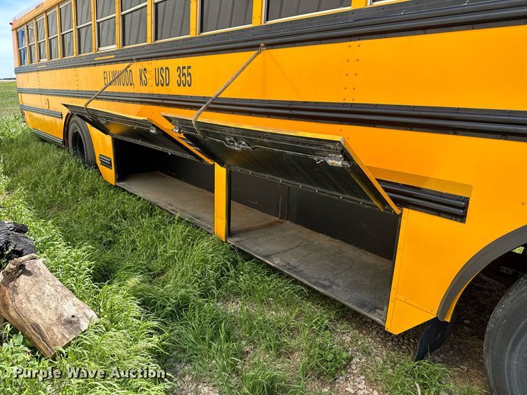 image for item EQ1403 2005 Thomas Built Saf-T-Liner MVP EF school bus