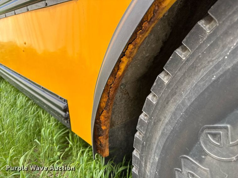 image for item EQ1403 2005 Thomas Built Saf-T-Liner MVP EF school bus