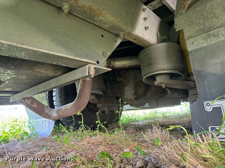 image for item EQ1403 2005 Thomas Built Saf-T-Liner MVP EF school bus