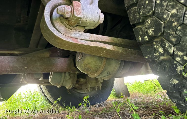 image for item EQ1403 2005 Thomas Built Saf-T-Liner MVP EF school bus