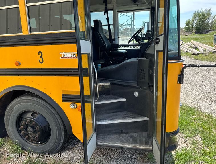 image for item EQ1403 2005 Thomas Built Saf-T-Liner MVP EF school bus